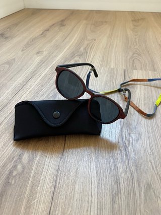 Gafas de sol Pull&Bear marrones con funda