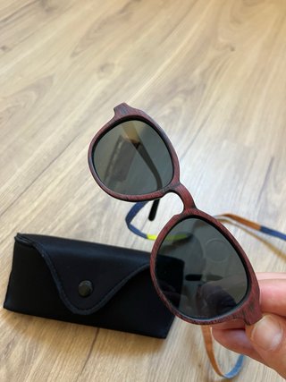 Gafas de sol Pull&Bear marrones con funda