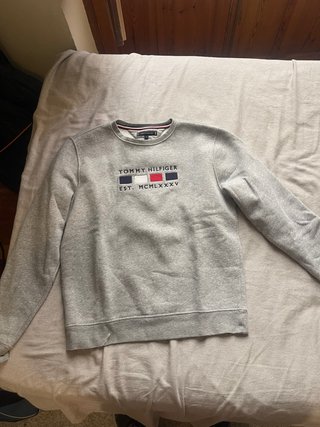 Sudadera Tommy Hilfiger Gris Talla M nueva