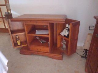 Mueble auxiliar TV/botellero madera