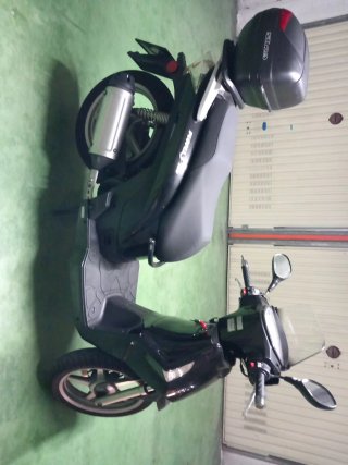 Scooter Negra