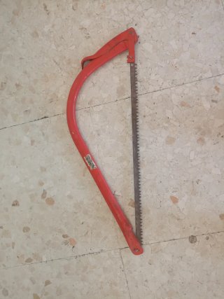 Sierra de podar curva roja