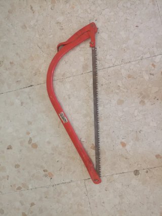 Sierra de podar curva roja