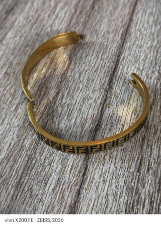 Pulsera Fendi Dorada con Logo FF precio negociable