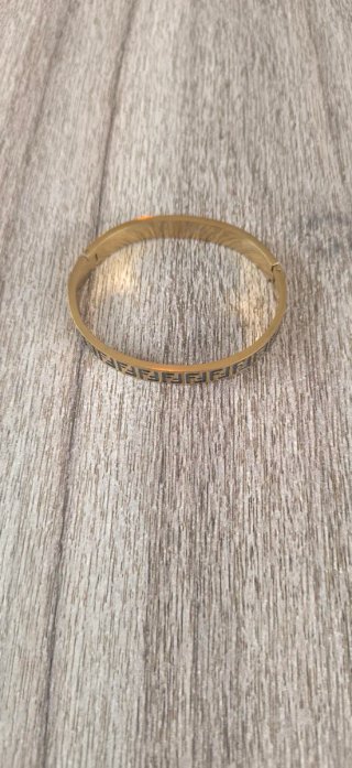 Pulsera Fendi Dorada con Logo FF precio negociable