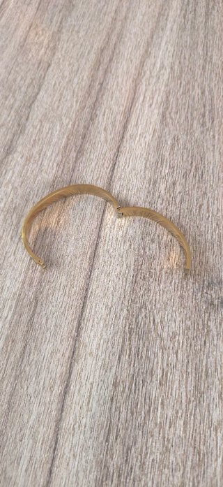 Pulsera Fendi Dorada con Logo FF precio negociable