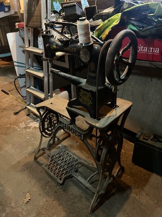 Máquina de coser Singer antigua