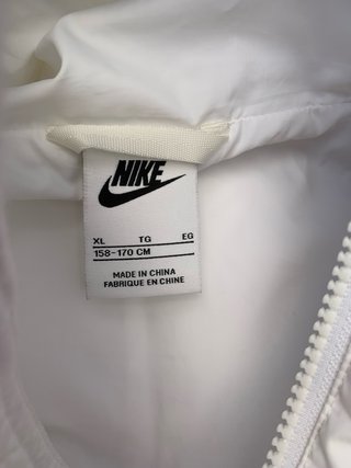 Chaqueta Nike con capucha