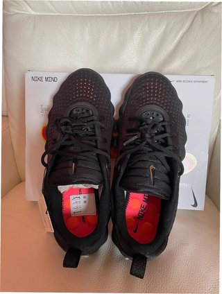 Nike Mind 002 Negro Hyper Crimson EU 45