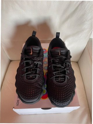 Nike Mind 002 Negro Hyper Crimson EU 45