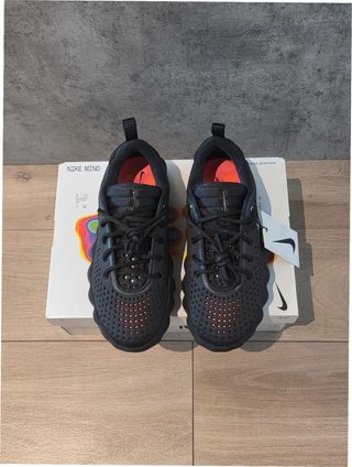 Nike Mind 002 Negro Hyper Crimson EU 41