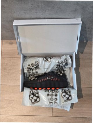 Nike Mind 002 Negro Hyper Crimson EU 41