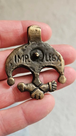 Amuleto Fálico Romano Higa Bronce