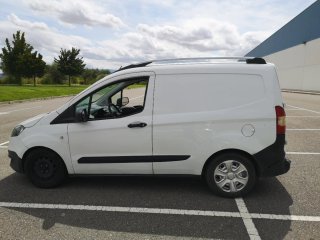 Ford E-Transit Courier 2015