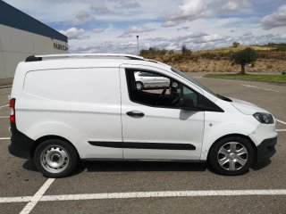 Ford E-Transit Courier 2015