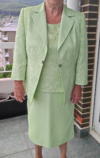 Traje de chaqueta y falda verde