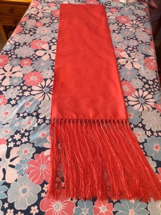 Vestido coral palabra de honor con chal