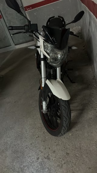 Moto Macbor Star 125cc Naked Blanca y Negra