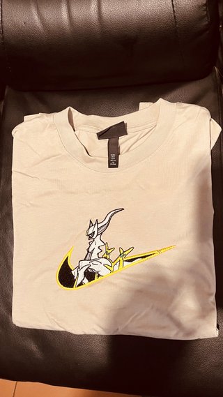 Camiseta de  Arceus Bordado Talla S