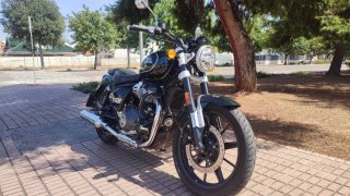 Royal Enfield Super Meteor 650 Negra/Verde
