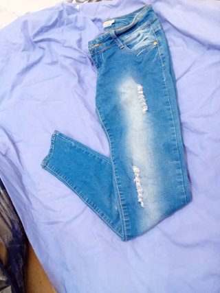 Pantalón vaquero desgastado para niña