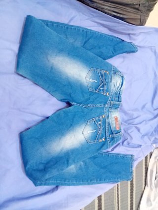 Pantalón vaquero desgastado para niña