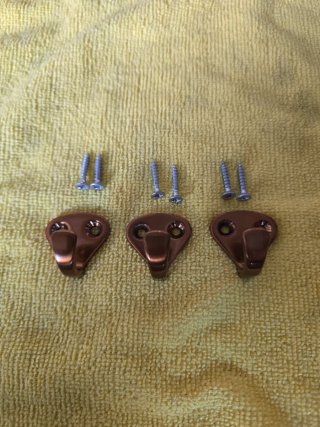 3 Percheros de pared marrones
