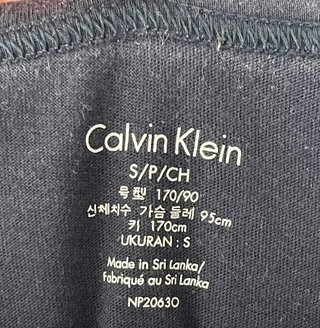 Camiseta Calvin Klein azul oscuro