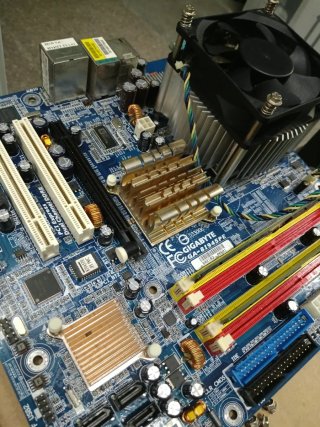 Placa Base Gigabyte 8i945PE