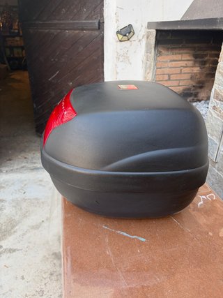 Baúl Givi E29 Compact Negro/Rojo