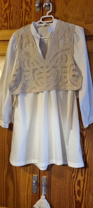 ✅️Vestido blanco con chaleco crochet beige