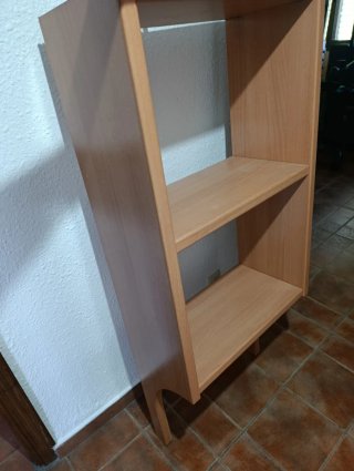 Estantería grande de madera