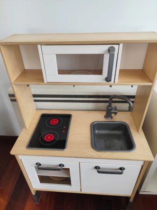Cocinita de juguete DUKTIG IKEA con accesorios