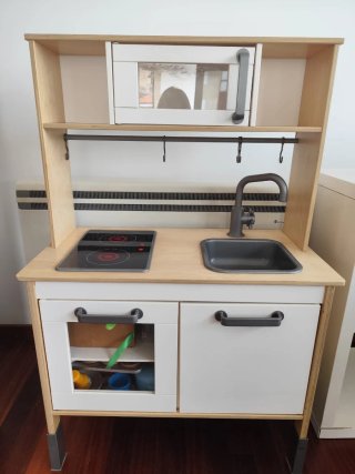 Cocinita de juguete DUKTIG IKEA con accesorios