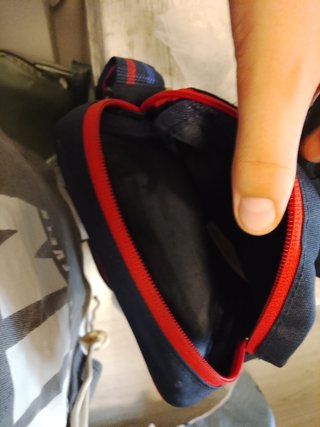 Bolsito negro y rojo