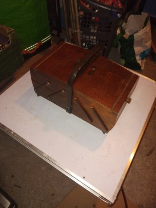 Caja de costura vintage de madera