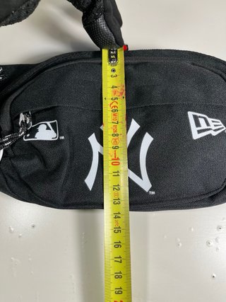 Riñonera Negra New Era Yankees 15x34cm