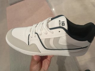 Zapatillas NICOBOGO grises y blancas