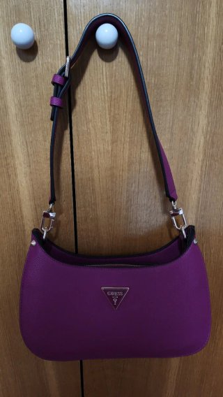 Bolso Guess auténtico morado y dorado