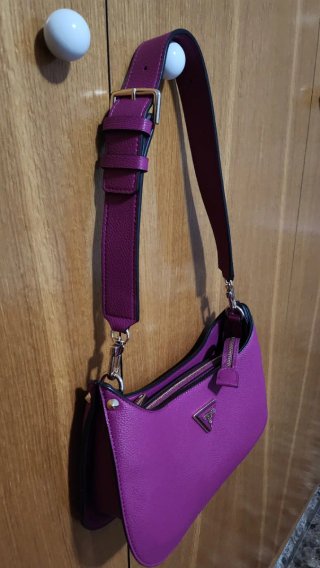 Bolso Guess auténtico morado y dorado