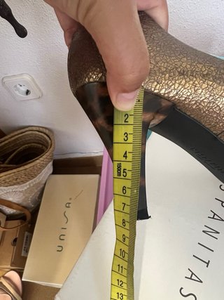 Tacones Hispanitas Marrón y Dorado