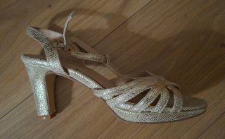 Sandalias doradas tacón talla 37