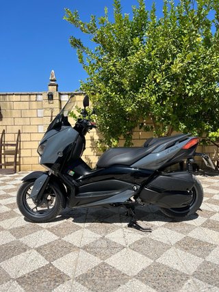Yamaha XMAX 300