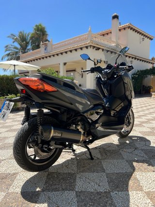 Yamaha XMAX 300
