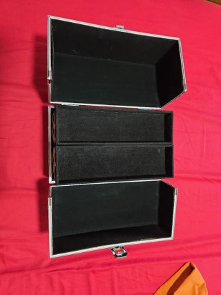 Maletín de aluminio plateado