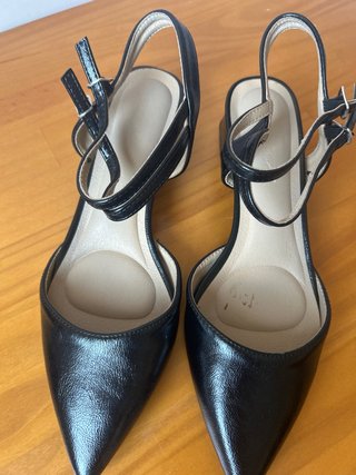 Zapatos plateados de vestir con tiras