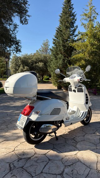 Vespa GTS 300 ie Super Blanca