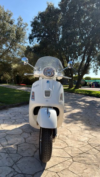 Vespa GTS 300 ie Super Blanca