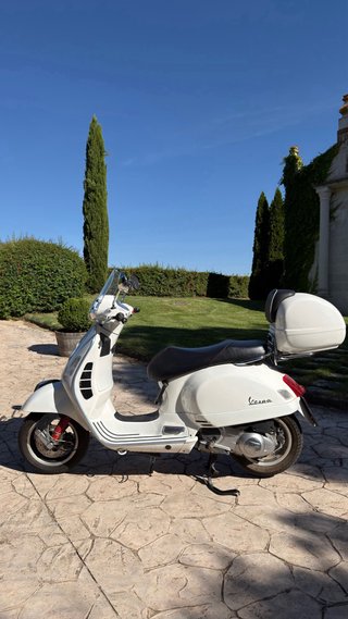 Vespa GTS 300 ie Super Blanca