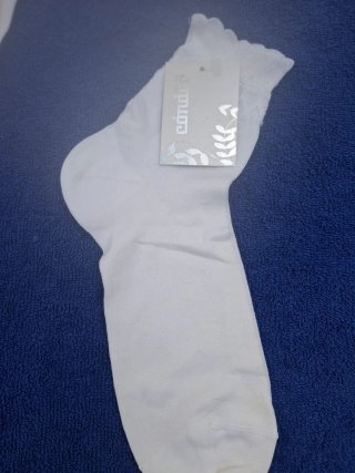 2 pares calcetines blancos T 32-35. Con etiquetas
